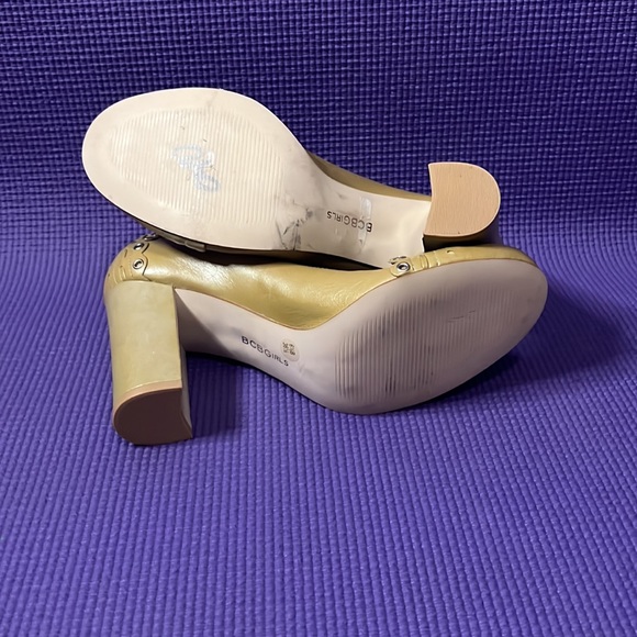 LOVIN’ OXFORD HEELS BY BCBGirls - Picture 4 of 4